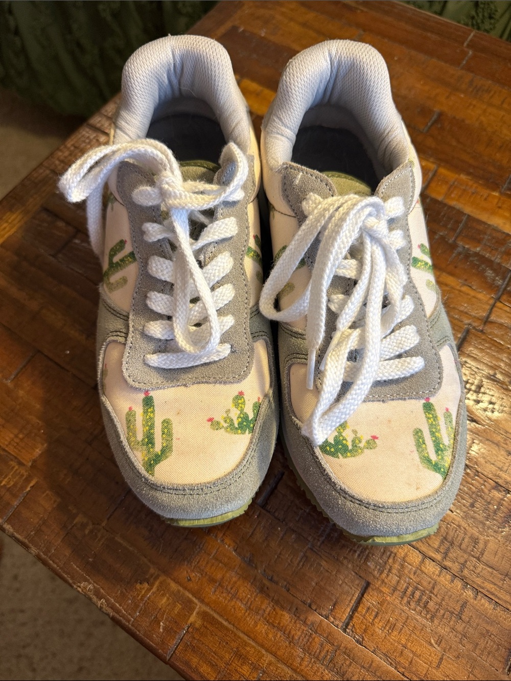 inkkas White and Gray Cactus-Print Sneakers